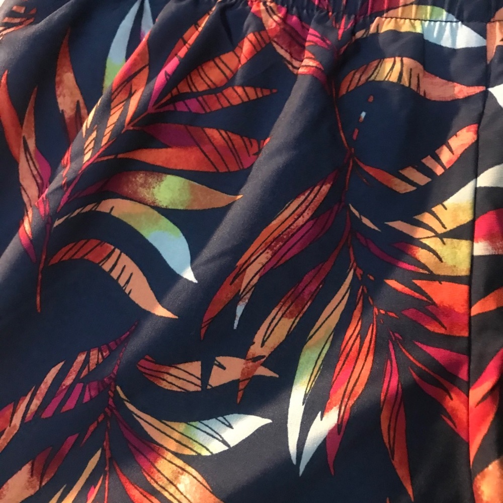 Gap tropical sports bra and shorts set - Picture 9 of 13